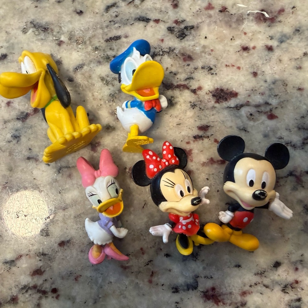 Disney Kids Toy Figure Set - Mickey, Minnie, Donald, Daisy & Pluto (Multicolor)